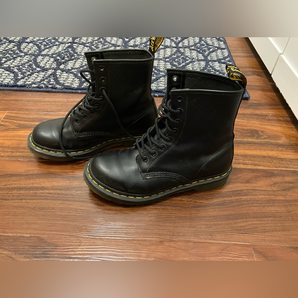 Dr. Martens 1460 smooth leather lace up boots